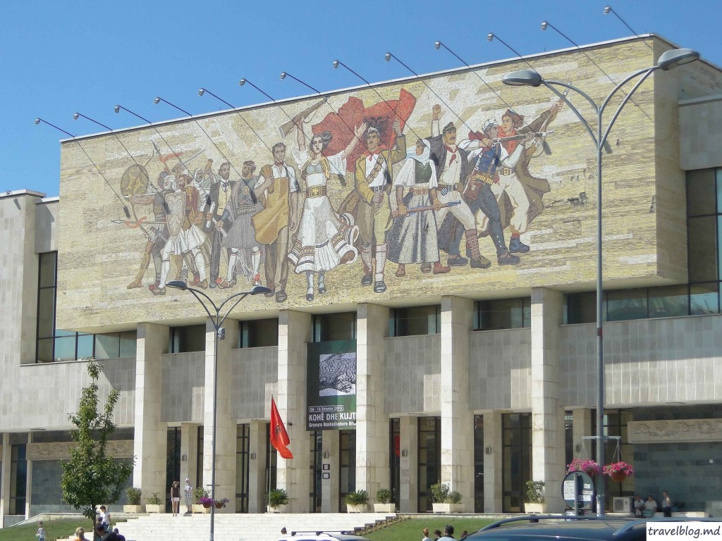 Imagini din centrul Tiranei