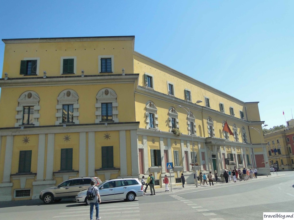 Imagini din centrul Tiranei