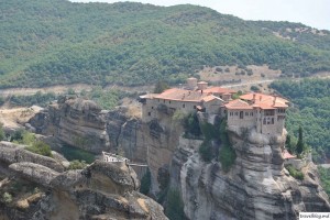 Complexul de mănăstiri din Meteora este al doilea ca mărime şi importanţă în Grecia după Muntele Athos