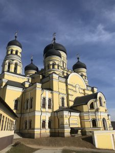 (Foto) Octombrie la Mănăstirea Căpriana și Mănăstirea Hâncu. Măreția e la ea acasă