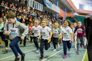 Număr record de participanți la “Maratonul Copiilor”. O mie de micuţi s-au prins în Cursa Bunătăţii. Eucitesc.md a susţinut proiectul